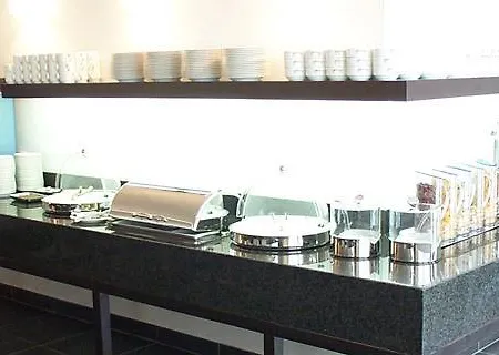 圣查尔斯酒店 3* 巴黎